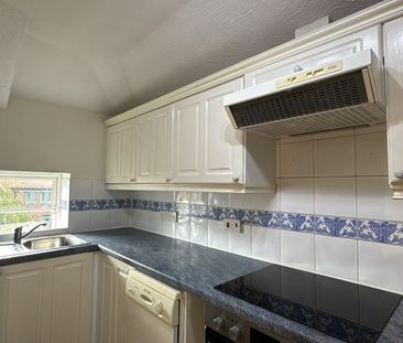 2 Bed Flat - Photo 3
