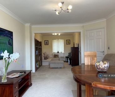 4 bedroom detached house to rent - Photo 3