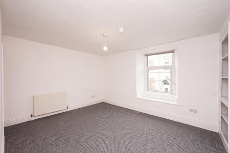 4 bedroom terraced house to rent - Photo 4
