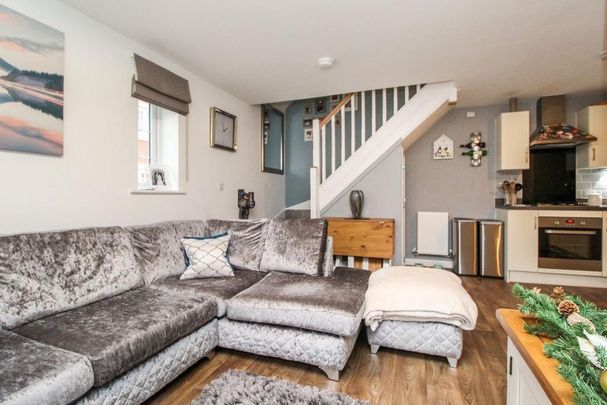 2 bedroom semi-detached house to rent - Photo 1