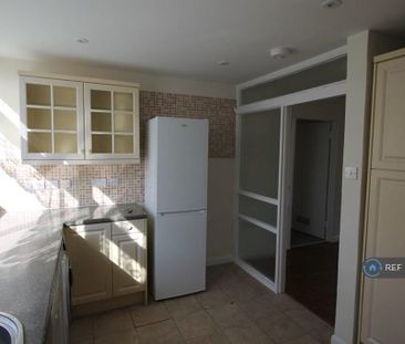 3 bedroom flat to rent - Photo 6