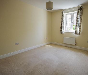 4 Bed House - Terraced - Photo 5