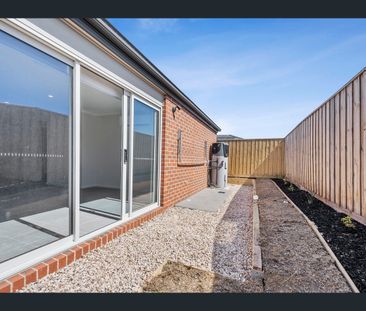 10 Dryden Avenue, Manor Lakes, Vic 3024 - Photo 5