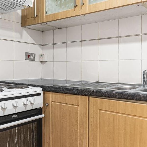 1 Bed Flat, Effingham Road, N8 - Photo 1