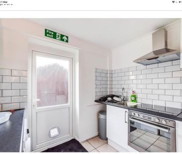 1 bedroom in a house share to rent - Photo 3