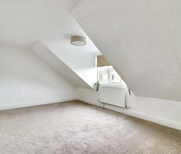 Modern 1-Bedroom Flat – Fully Renovated to a very high standard - Photo 4