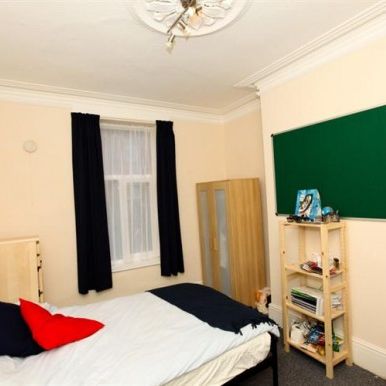 Fabulous 5 bed - ideal for Hallam or Sheffield University - Photo 3