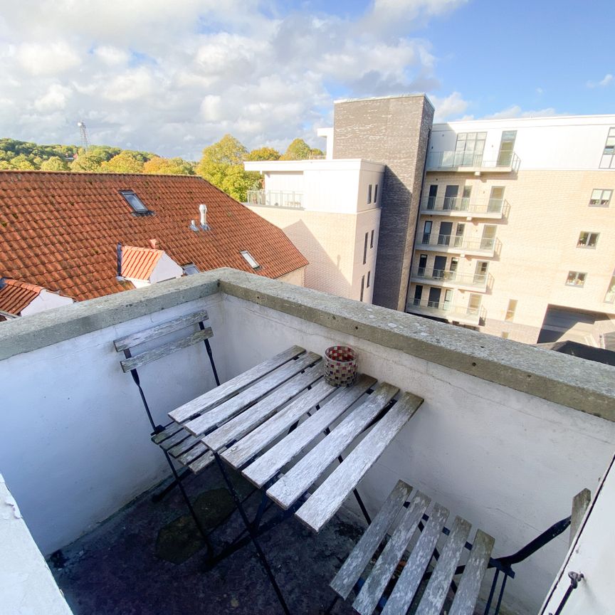 Lys og dejlig 2-værelses lejlighed med vestvendt altan - Foto 1