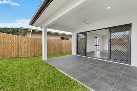 SPACIOUS FAMILY HOME, IN SOUGHT AFTER SUBERB! - Photo 2
