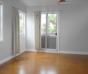 3 bedroom duplex home on large site - Photo 2