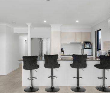 Spacious Family Home In Park Ridge! - Photo 6