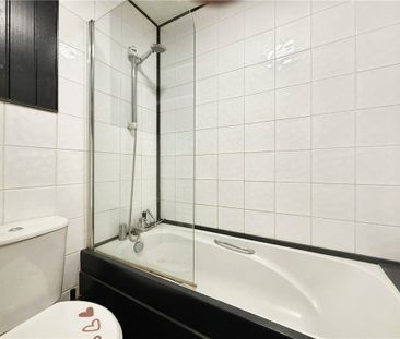 Freesia Drive, Bisley, Woking, Surrey, GU24 9HA - Photo 6