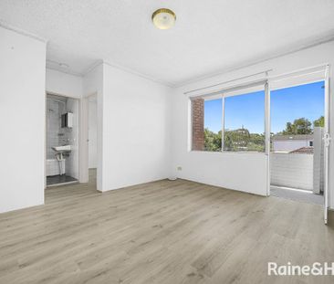 Rennovated and Ready to go - Photo 2