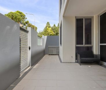 Lifestyle Ground Floor Apartment with Sunlit North-Facing Courtyard... - Photo 3