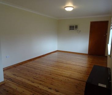 Cozy living located near central Albury - Photo 6