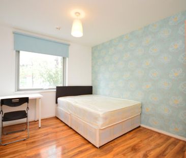 1 bedroom in a flat share to rent - Photo 1