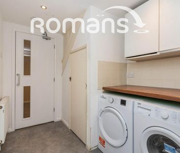 1 bedroom in a house share to rent - Photo 2