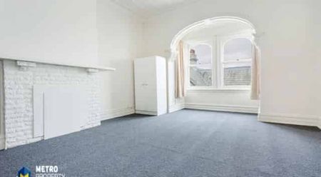 Sunny Bright Rooms *Two Weeks Rent Free - Photo 2