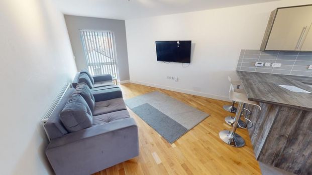 3 bedroom ground floor flat to rent - Photo 1