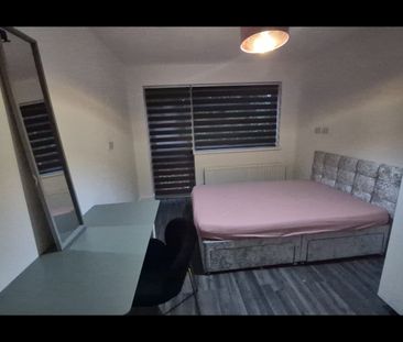 6 Bed Detached House, Hainault Road, E11 - Photo 6