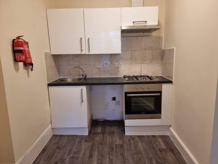 2 Bed Flat, Charlton Church Lane, SE7 - Photo 3