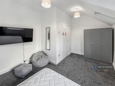 1 bedroom in a house share to rent - Photo 2