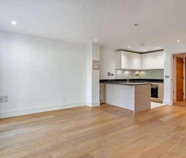 A modern studio apartment in central Cambridge - Photo 2