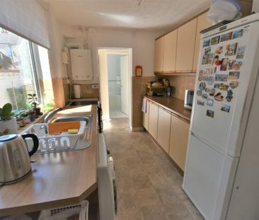 1 bedroom in a house share to rent - Photo 4