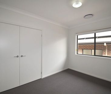 Modern home situated in great location - Photo 6