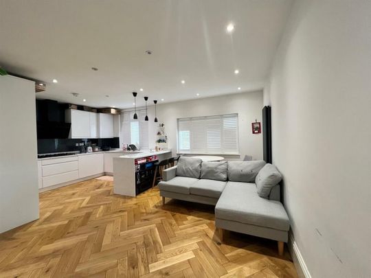 2 Bed Flat, Horn Lane, W3 - Photo 1