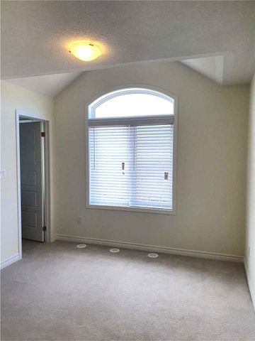 For Lease - 944 Balsam Court, Milton, Ontario - Photo 4