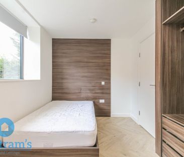 5 bed Apartment for Rent - Photo 3