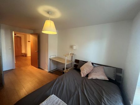 2 bedroom Flat To Let - Photo 2