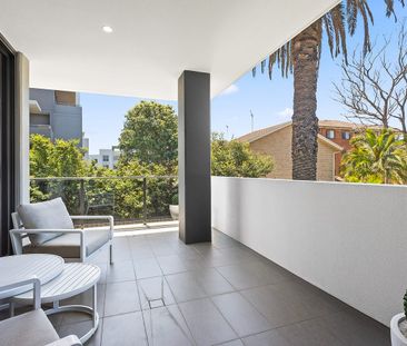 Fully Furnished Short or Long Term Luxury Rental - Photo 3