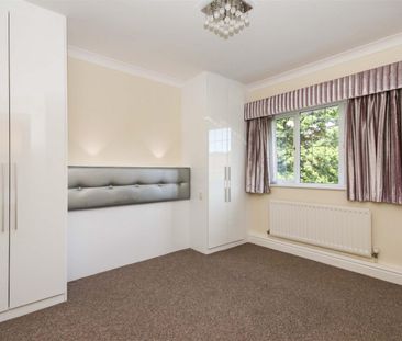 2 bedroom Flat To Let - Photo 5