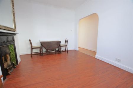 2 bedroom maisonette to rent - Photo 2
