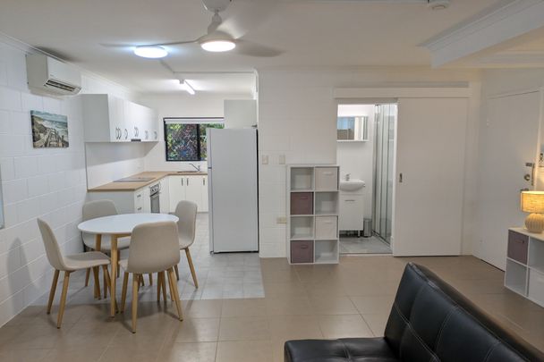 NEWLY RENOVATED CAIRNS CITY APARTMENT, IN SOUGHT LOCATION! - Photo 1