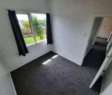 Fully fenced home+garden in a convenient location - Photo 4