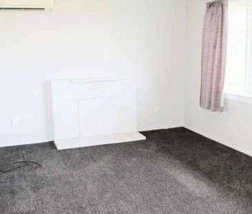 Warm , Cosy 3 Bedroom! - Photo 4