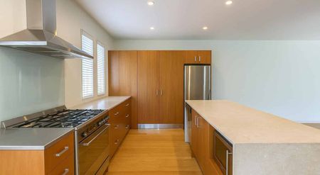 Spacious and low maintenance - Photo 5