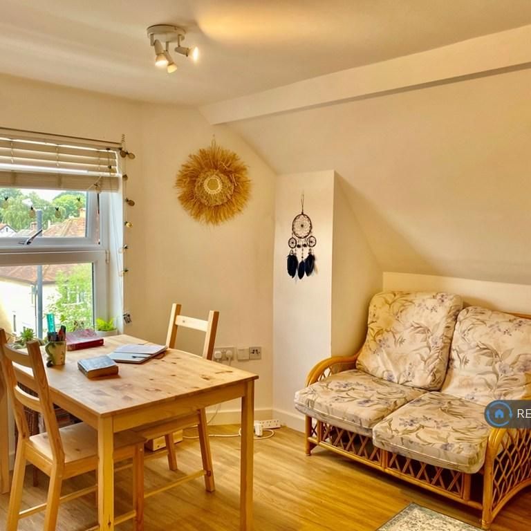 Studio to rent - Photo 1
