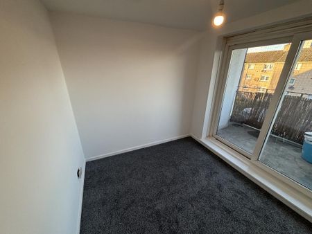 3 bedroom flat to rent - Photo 5