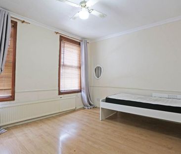 2 bedroom semi-detached house to rent - Photo 6