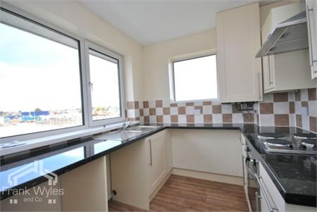 2 bedroom flat to rent - Photo 4