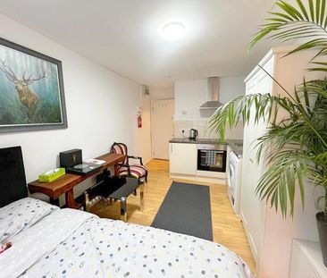 Studio to rent - Photo 2