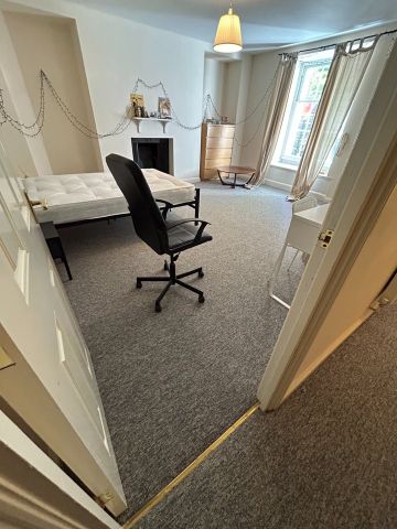 3 Bed Flat, Bellevue, BS8 - Photo 3