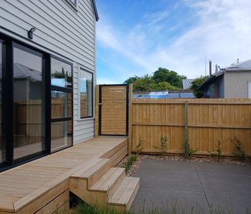 2 Bedroom Townhouse in Phillipstown - Photo 1