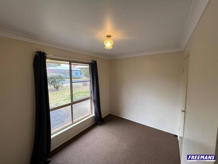 Spacious 3-Bedroom Brick Unit with Courtyard - Photo 4