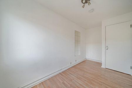 3 bedroom end of terrace house to rent - Photo 4