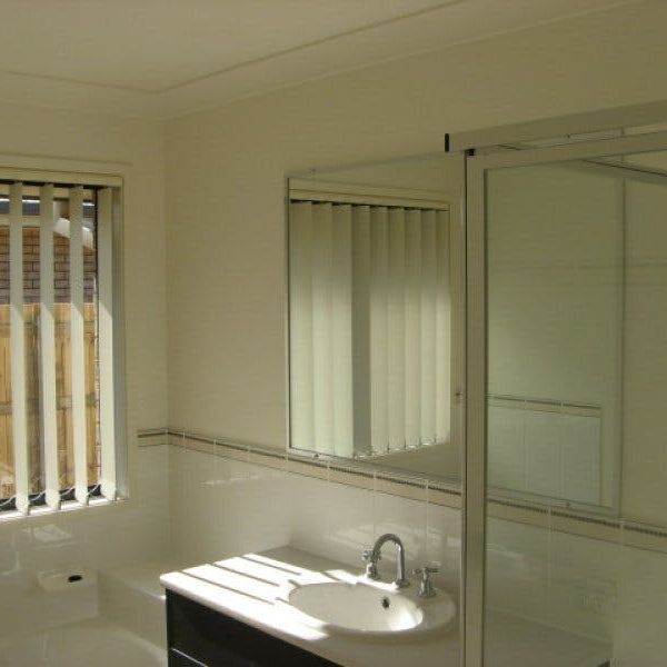 Air Conditioned Private 4 Bedroom Home - Photo 1